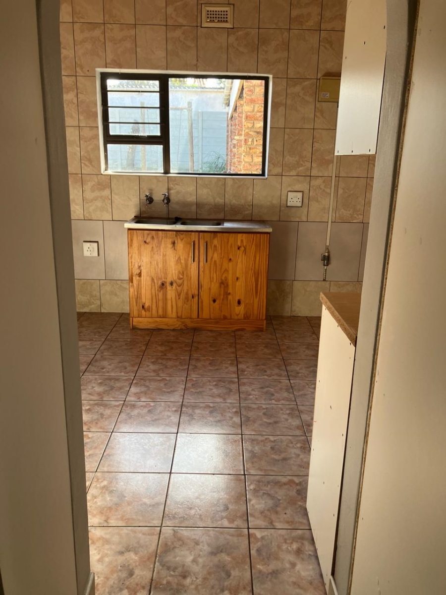To Let 1 Bedroom Property for Rent in Mosel Eastern Cape